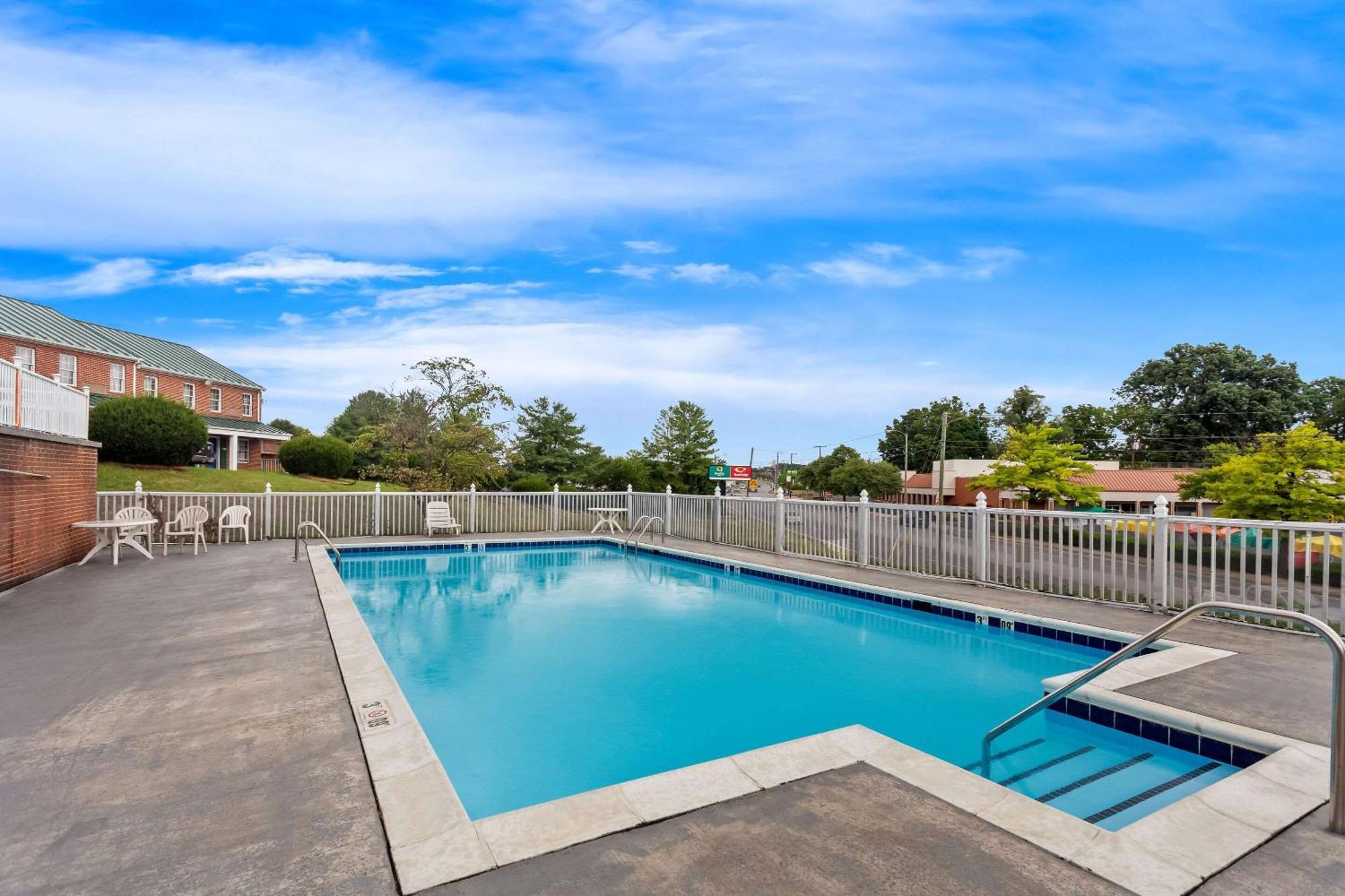 Econo Lodge Waynesboro - Skyline Drive 外观 照片