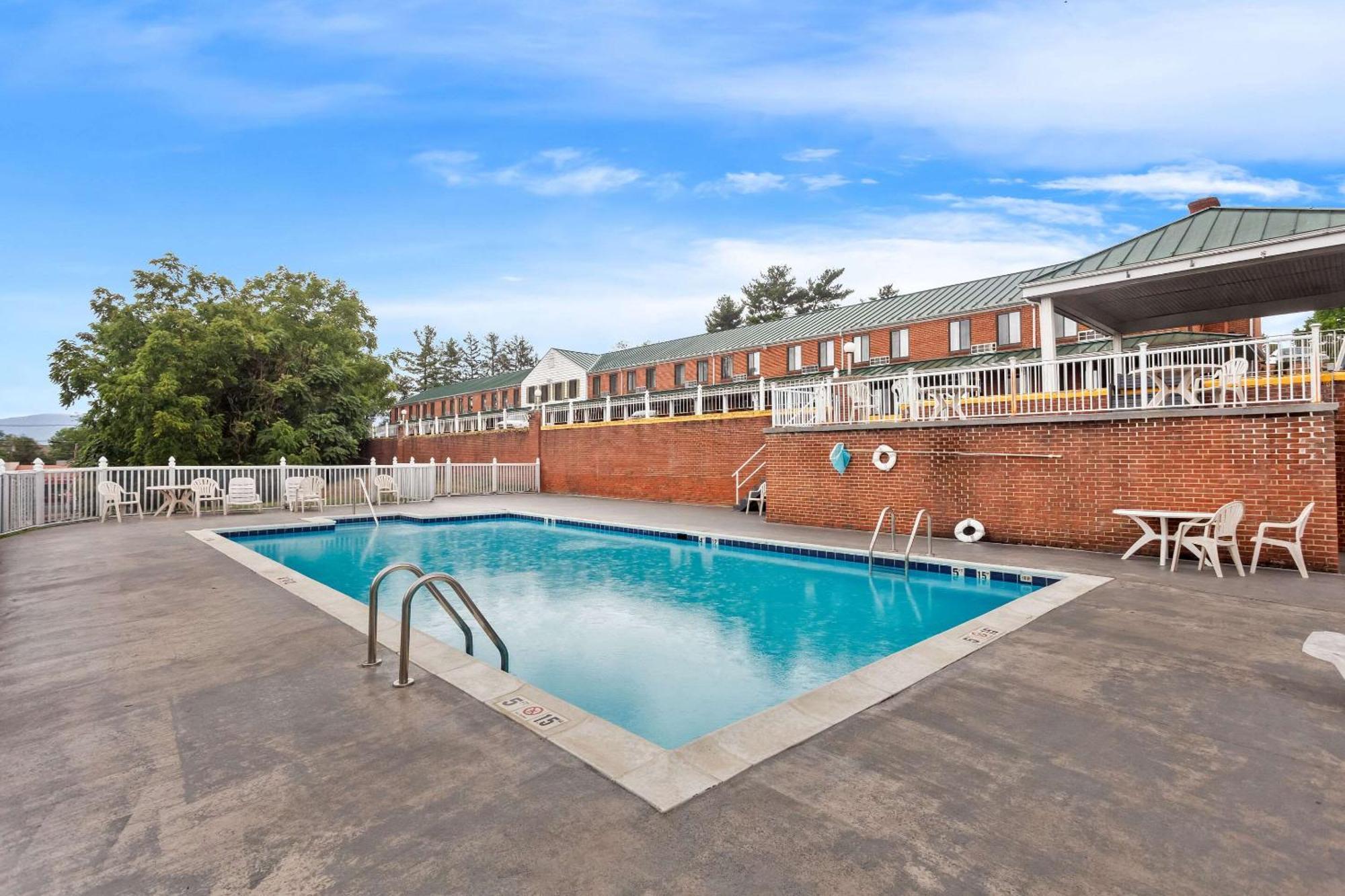 Econo Lodge Waynesboro - Skyline Drive 外观 照片